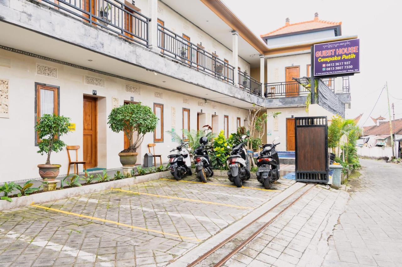 Guesthouse Cempaka Putih Семиняк Екстериор снимка